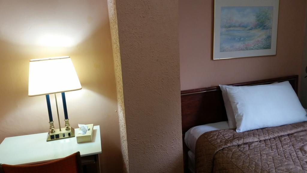 A Voyageur'S Guest House Ottawa Room photo