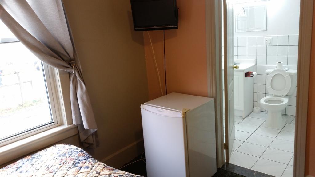 A Voyageur'S Guest House Ottawa Exterior photo